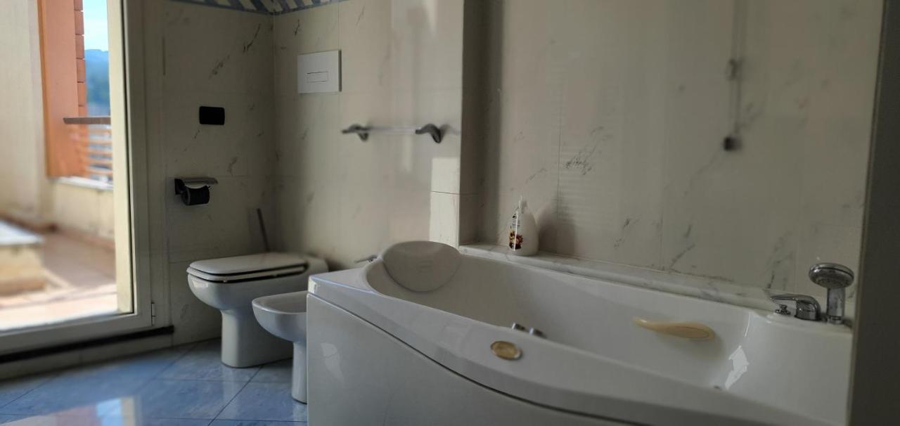 Ferienwohnung Attico Con Vista Su Genova Exterior foto
