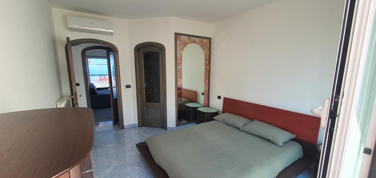 Ferienwohnung Attico Con Vista Su Genova Exterior foto